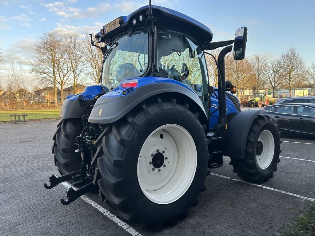 Traktor des Typs New Holland T5.140 DC, Neumaschine in Bladel (Bild 8)
