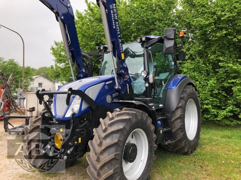 Traktor of the type New Holland T5.140 DYNAMIC COMMAND MY19, Neumaschine in Rastede-Liethe