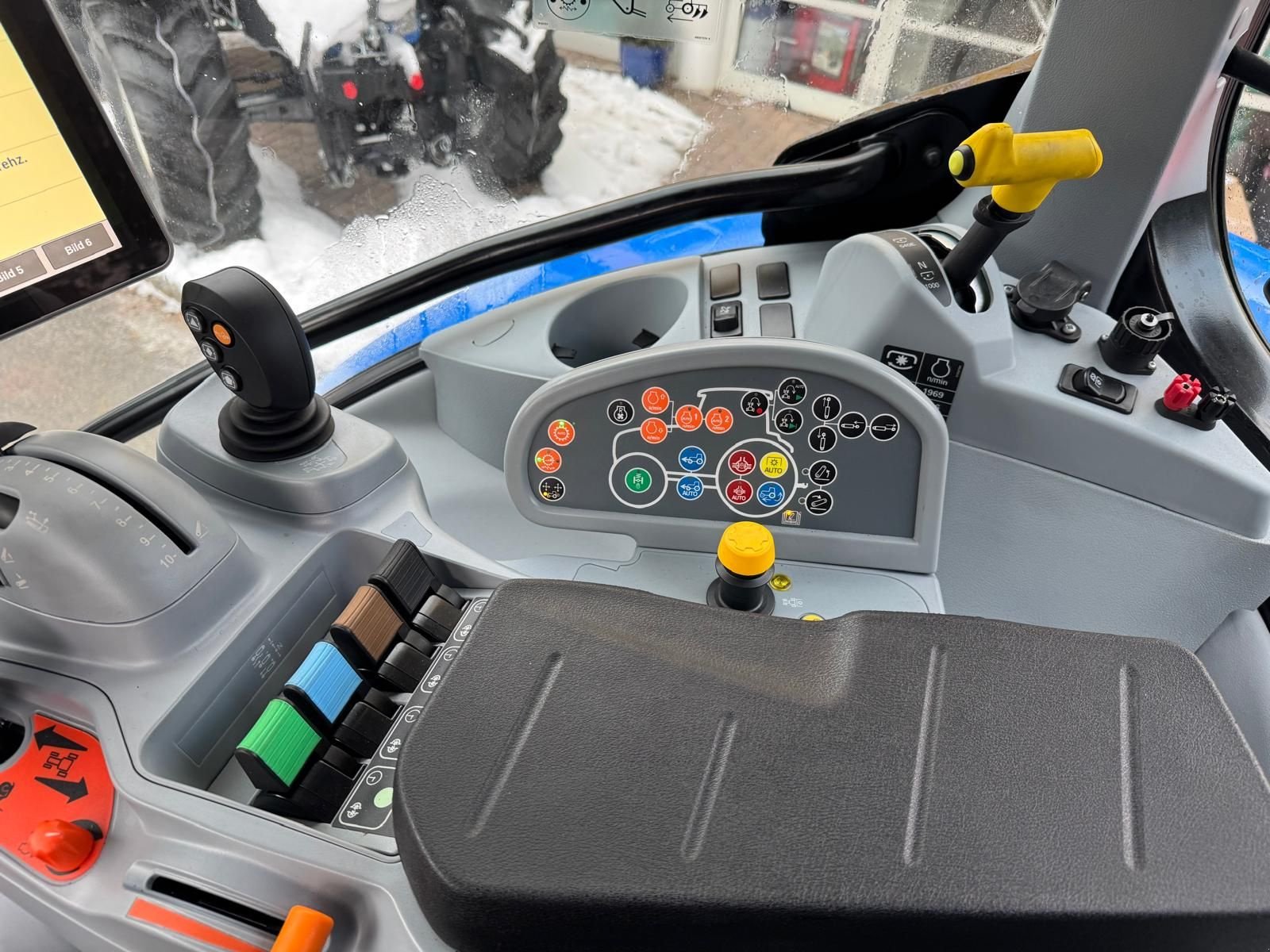 Traktor типа New Holland T5.140, Neumaschine в Burgkirchen (Фотография 4)