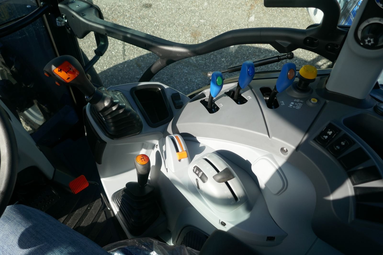 Traktor des Typs New Holland T5.80 Dual Command, Gebrauchtmaschine in Villach (Bild 10)