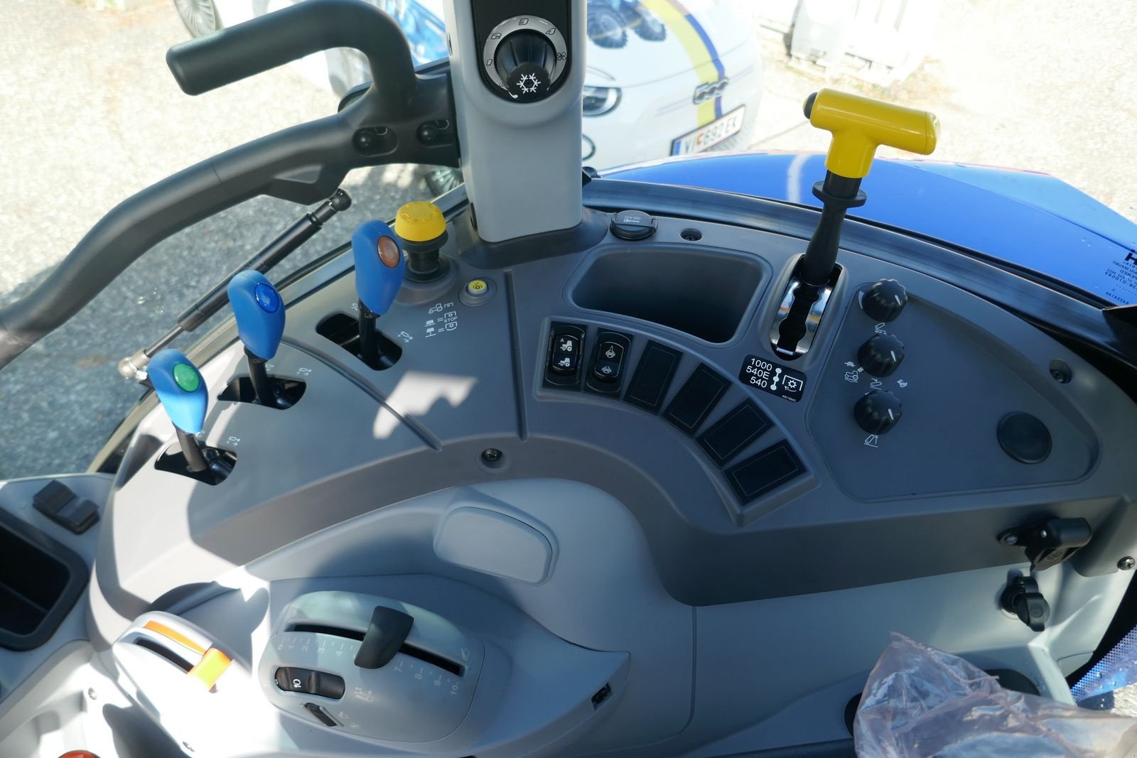 Traktor des Typs New Holland T5.80 Dual Command, Gebrauchtmaschine in Villach (Bild 12)