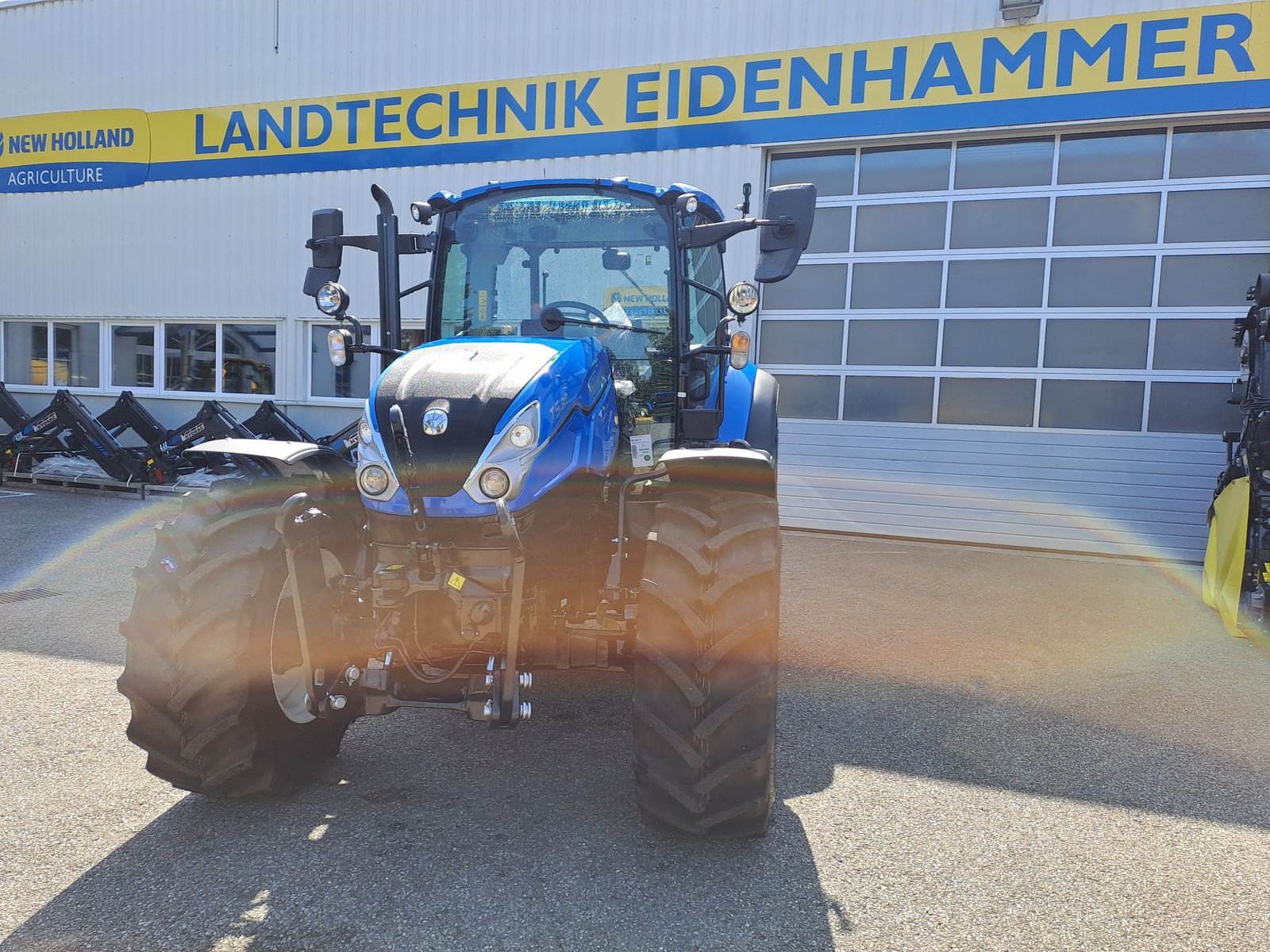 Traktor του τύπου New Holland T5.80 HILO, Neumaschine σε Burgkirchen (Φωτογραφία 1)
