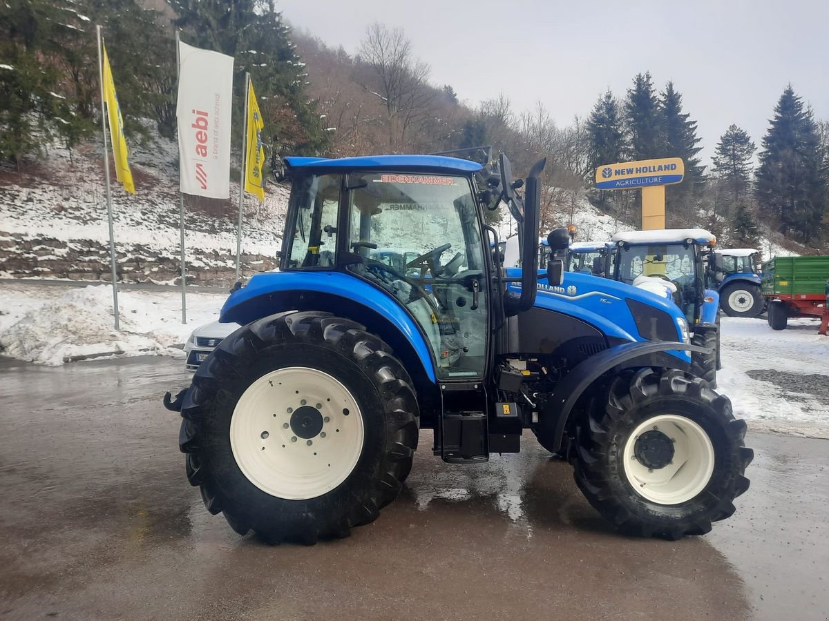 Traktor des Typs New Holland T5.80 M Stage V, Neumaschine in Burgkirchen (Bild 2)