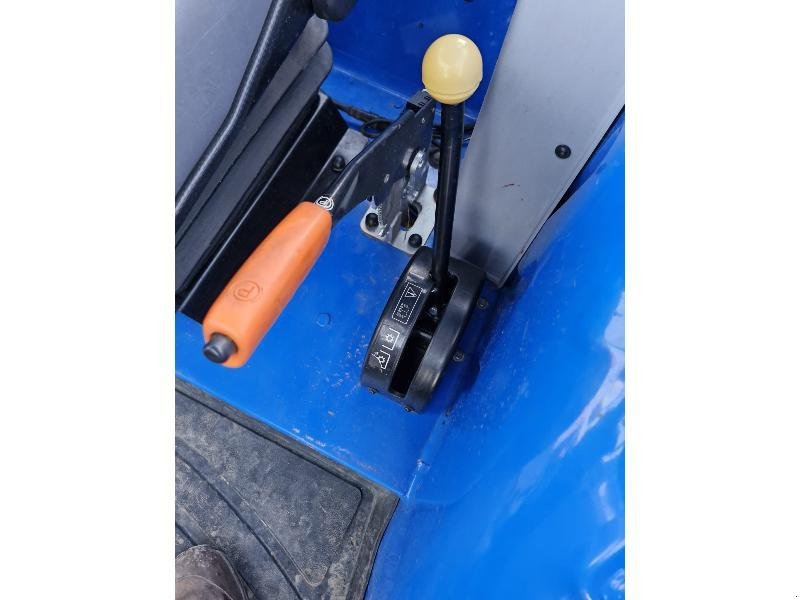 Traktor типа New Holland T5.80, Gebrauchtmaschine в BRAY en Val (Фотография 11)