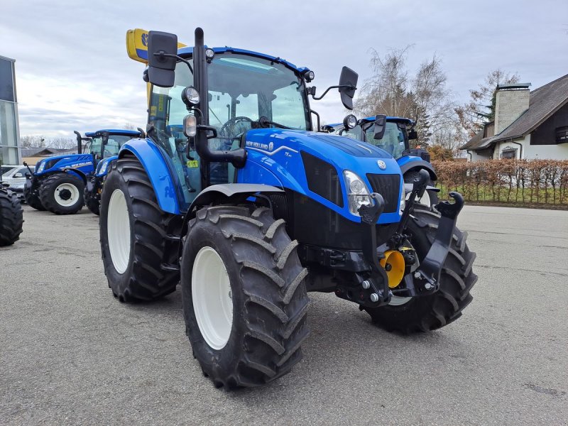 Traktor of the type New Holland T5.90 Dual Command, Neumaschine in Burgkirchen (Picture 1)