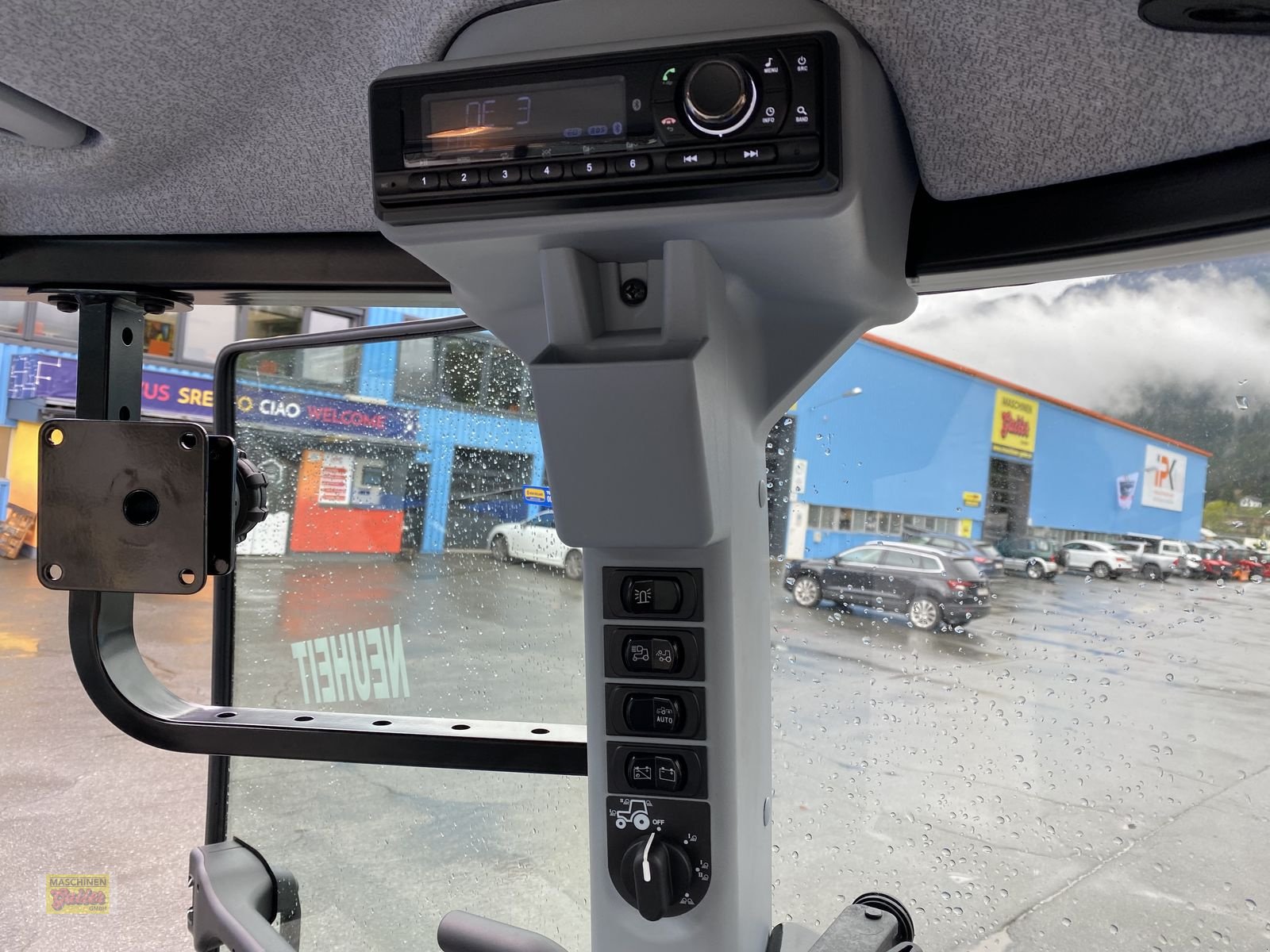 Traktor of the type New Holland T5.90 Dual Command, Neumaschine in Kötschach (Picture 23)