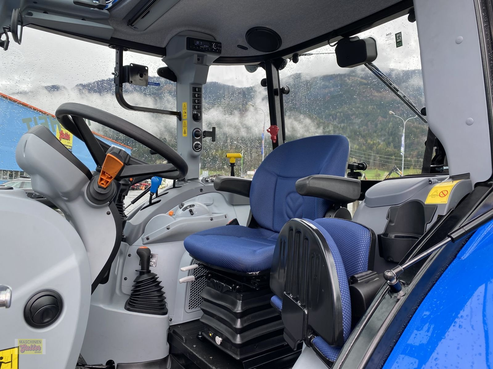 Traktor of the type New Holland T5.90 Dual Command, Neumaschine in Kötschach (Picture 19)