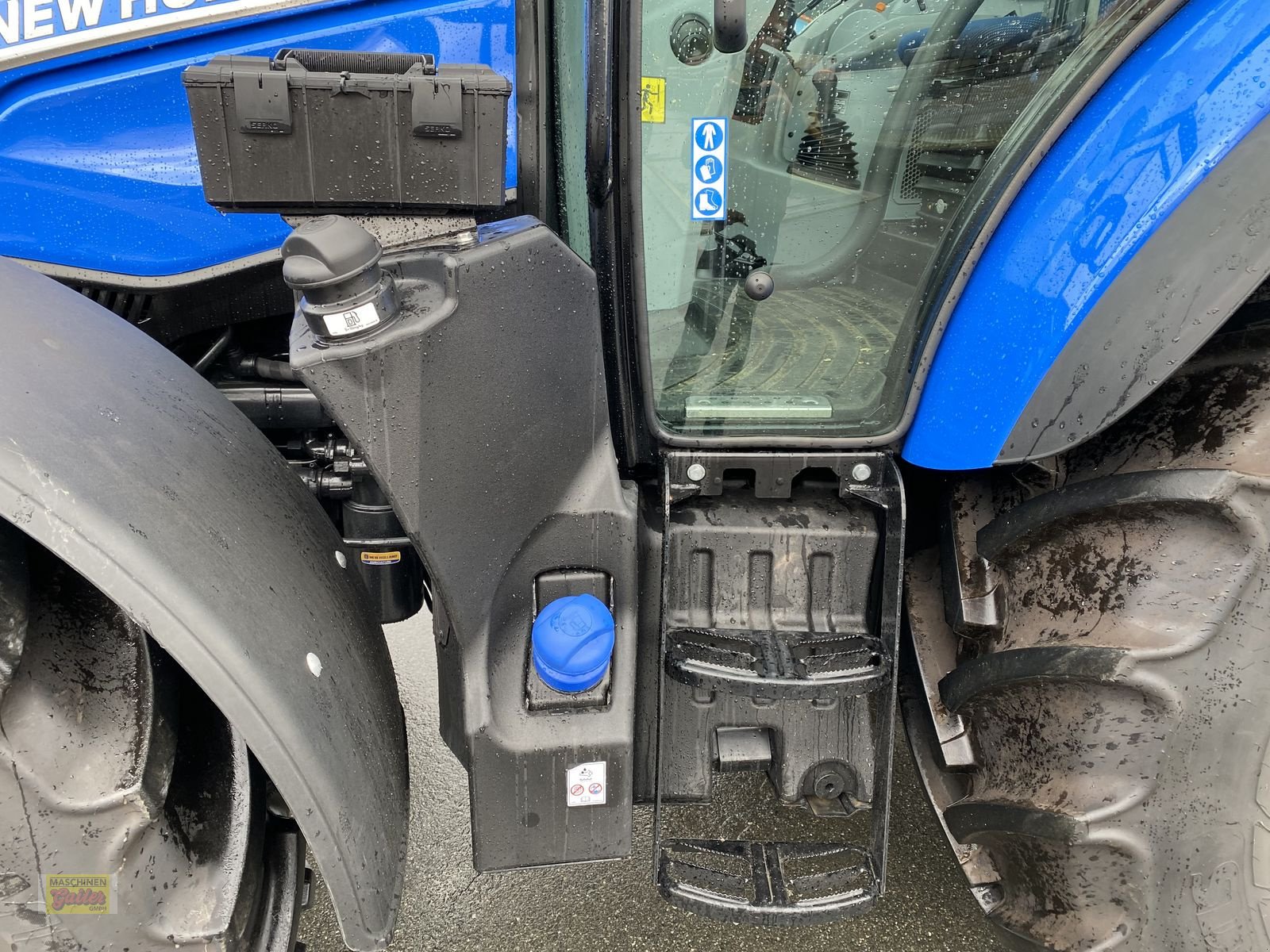 Traktor of the type New Holland T5.90 Dual Command, Neumaschine in Kötschach (Picture 18)