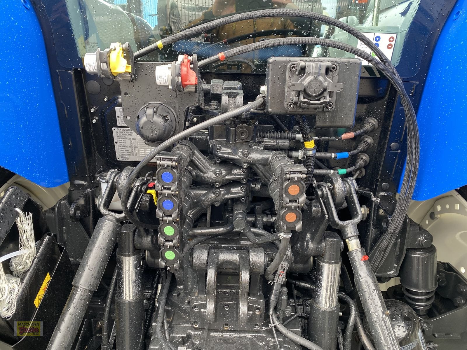 Traktor of the type New Holland T5.90 Dual Command, Neumaschine in Kötschach (Picture 7)