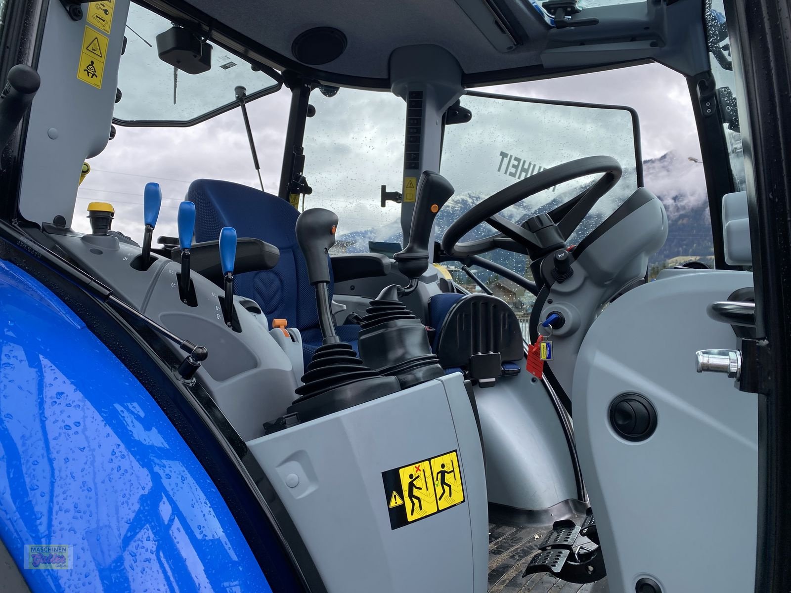 Traktor of the type New Holland T5.90 Dual Command, Neumaschine in Kötschach (Picture 20)