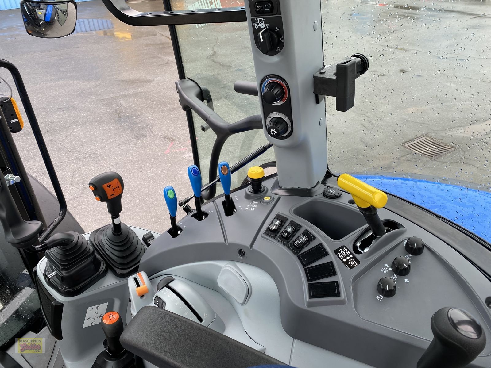 Traktor of the type New Holland T5.90 Dual Command, Neumaschine in Kötschach (Picture 22)