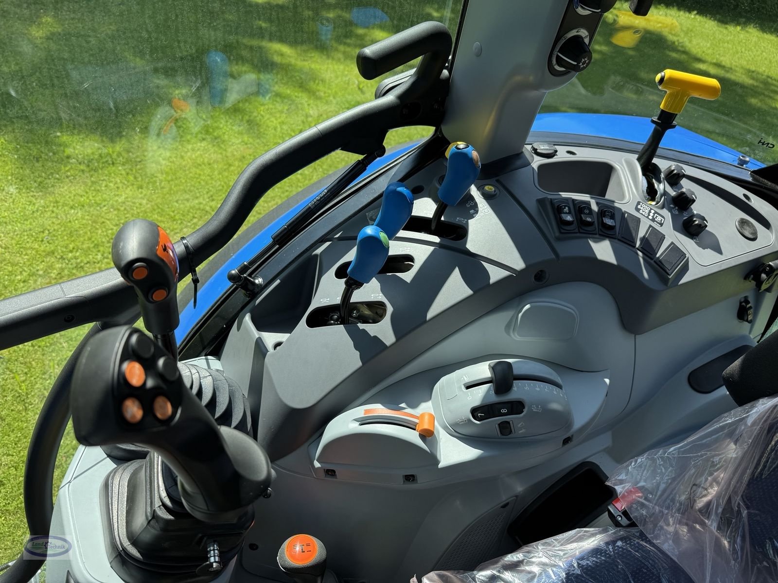 Traktor tipa New Holland T5.90 Dual Command, Neumaschine u Münzkirchen (Slika 16)