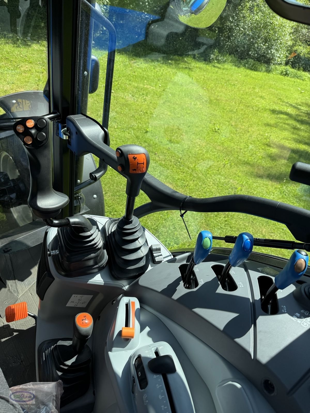 Traktor tipa New Holland T5.90 Dual Command, Neumaschine u Münzkirchen (Slika 17)