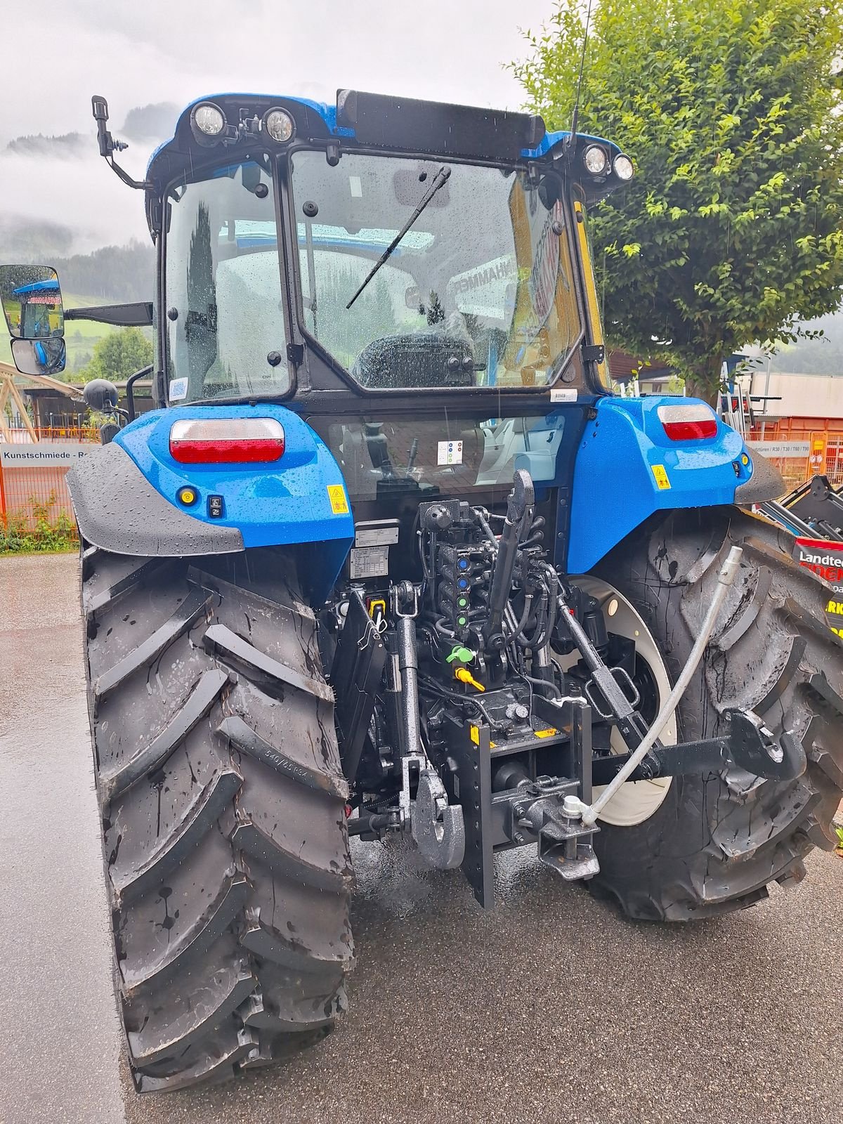 Traktor des Typs New Holland T5.90 Hi-LO LAGERMASCHINE, Neumaschine in Burgkirchen (Bild 4)