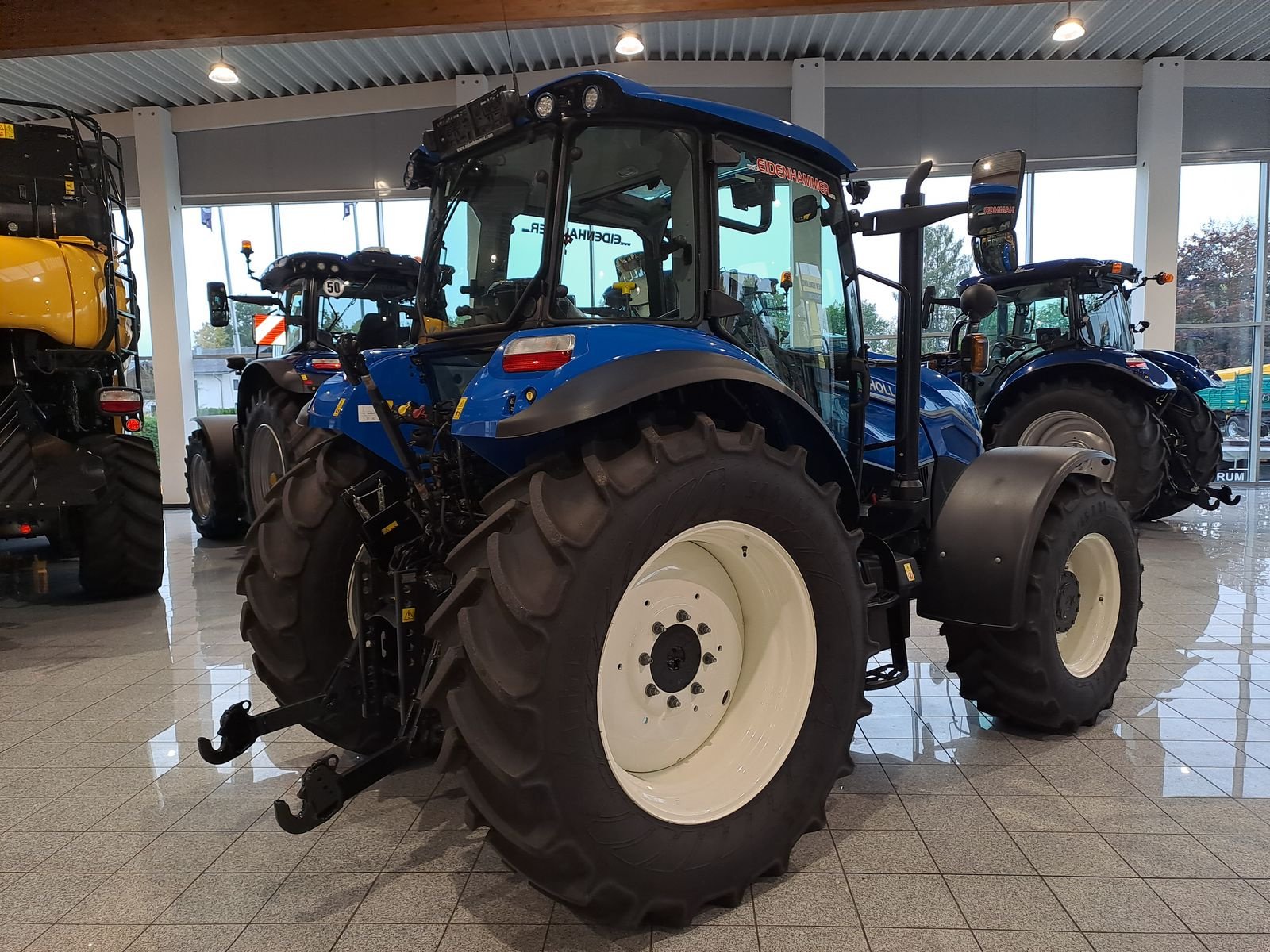Traktor van het type New Holland T5.90 HILO 1.5 CAB, Vorführmaschine in Burgkirchen (Foto 8)
