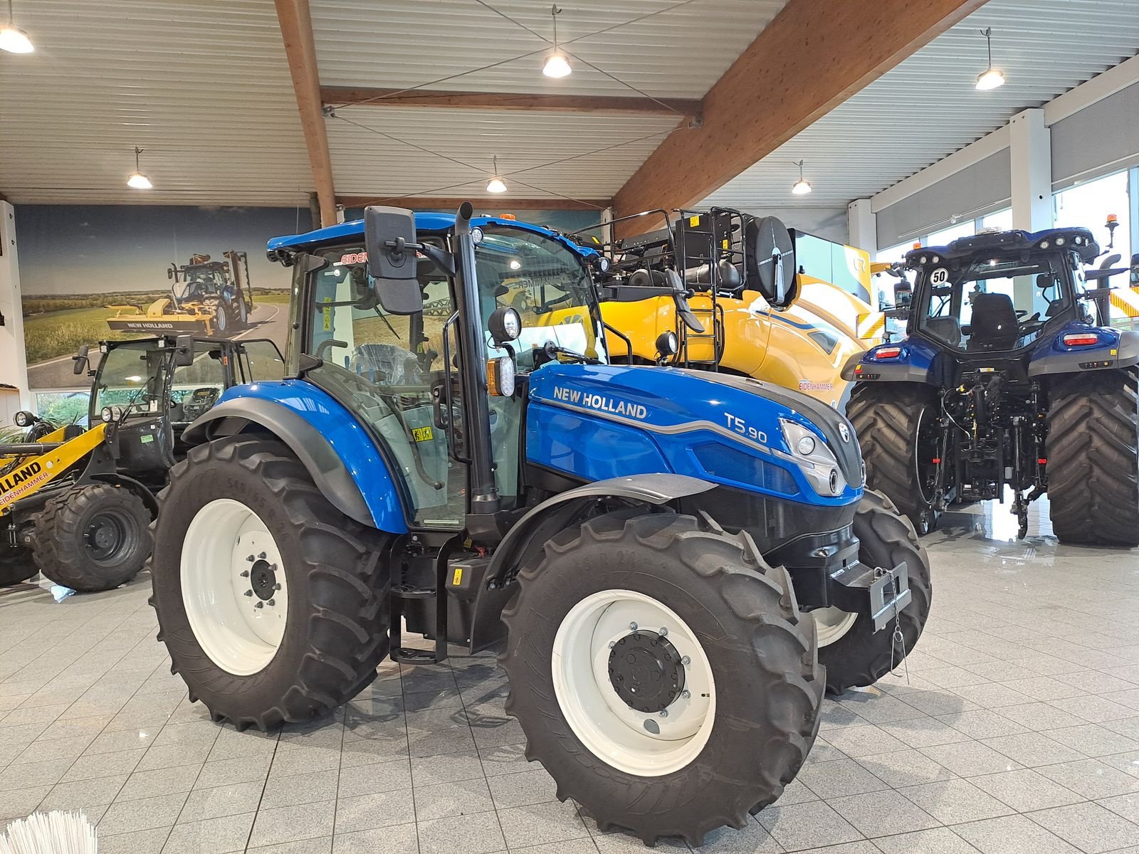 Traktor van het type New Holland T5.90 HILO 1.5 CAB, Vorführmaschine in Burgkirchen (Foto 11)