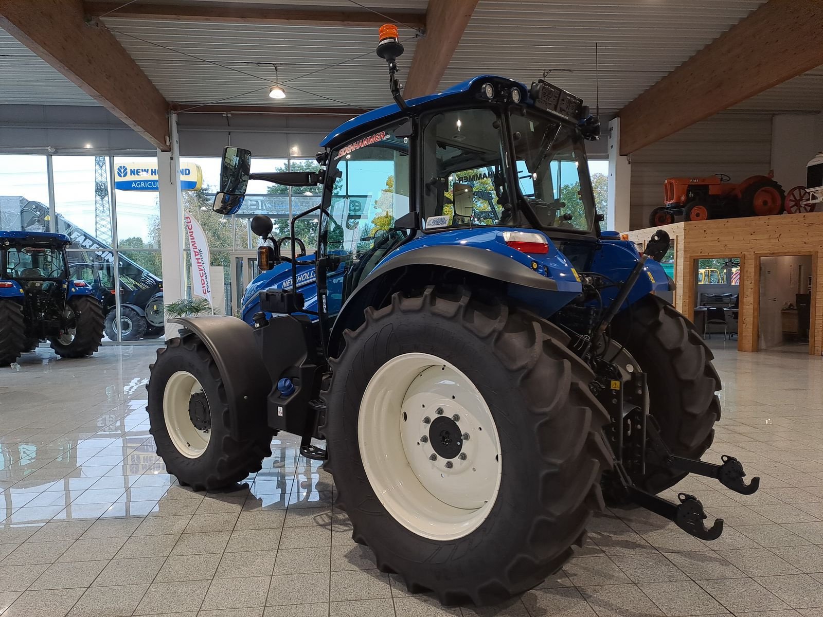 Traktor van het type New Holland T5.90 HILO 1.5 CAB, Vorführmaschine in Burgkirchen (Foto 4)