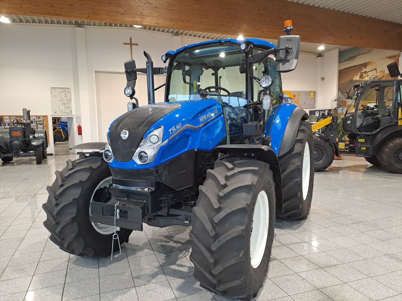 Traktor van het type New Holland T5.90 HILO 1.5 CAB, Vorführmaschine in Burgkirchen (Foto 1)