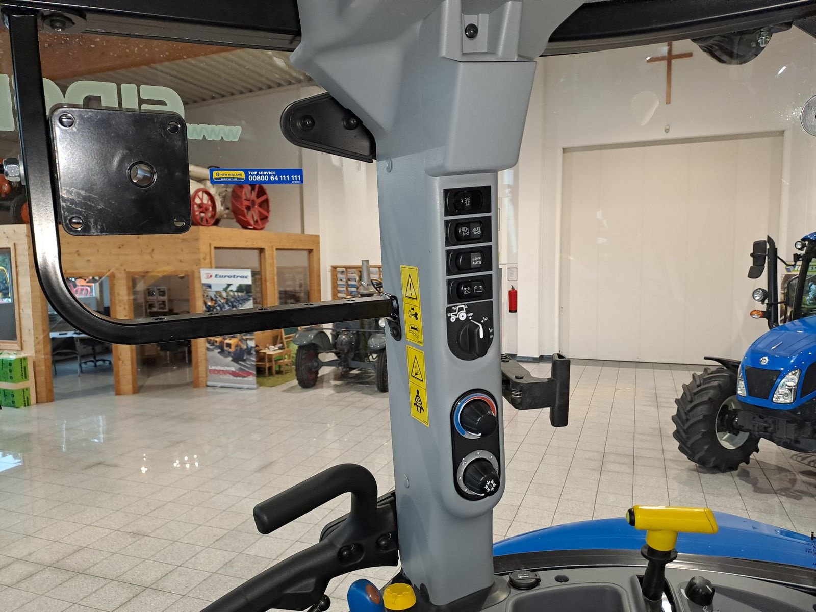 Traktor van het type New Holland T5.90 HILO 1.5 CAB, Vorführmaschine in Burgkirchen (Foto 14)