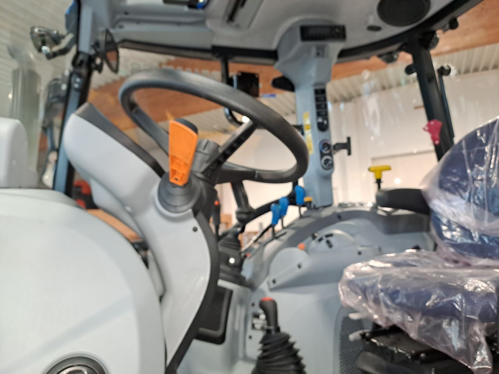 Traktor van het type New Holland T5.90 HILO 1.5 CAB, Vorführmaschine in Burgkirchen (Foto 13)