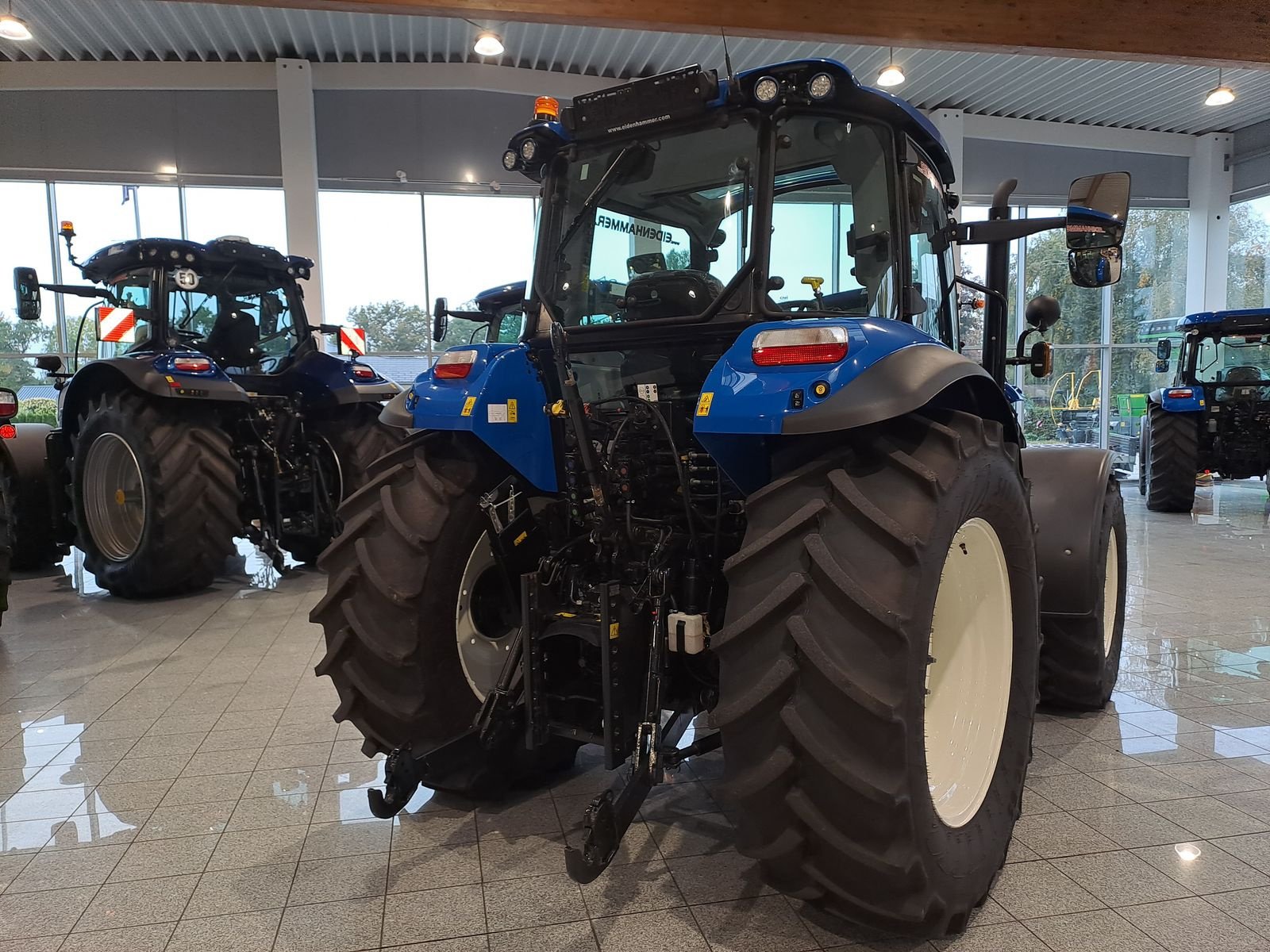 Traktor van het type New Holland T5.90 HILO 1.5 CAB, Vorführmaschine in Burgkirchen (Foto 7)