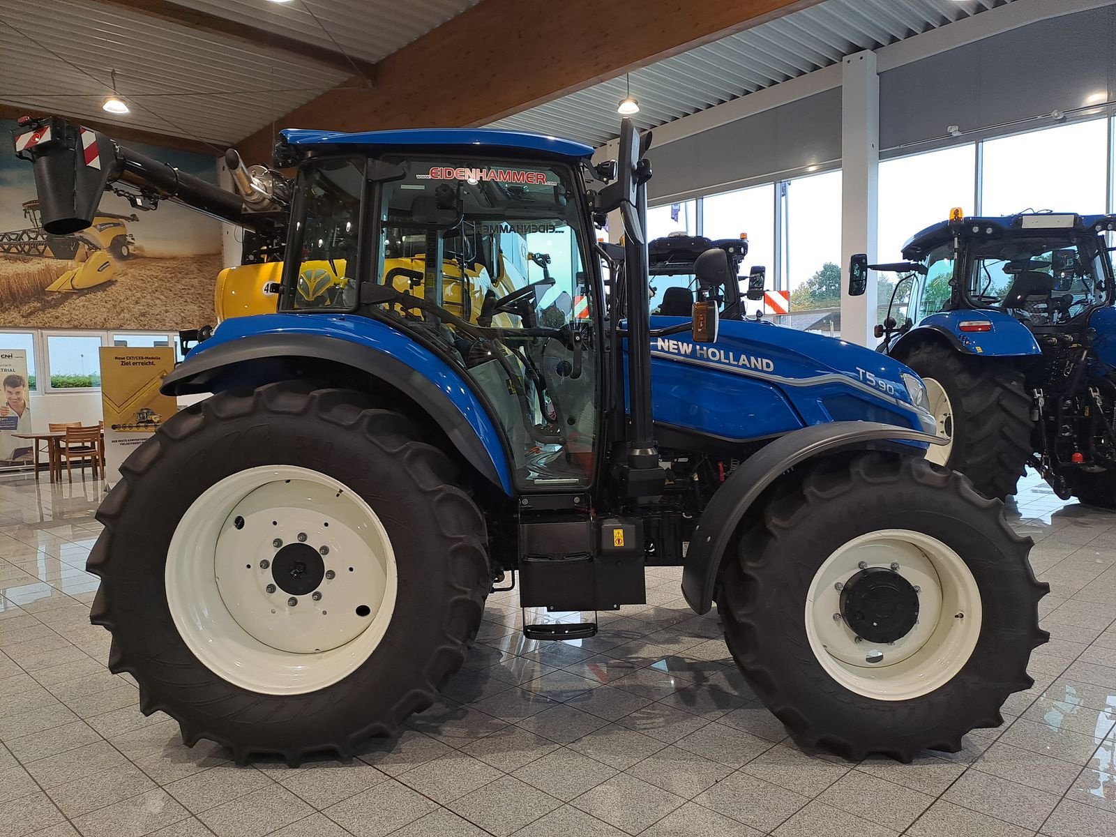 Traktor van het type New Holland T5.90 HILO 1.5 CAB, Vorführmaschine in Burgkirchen (Foto 10)