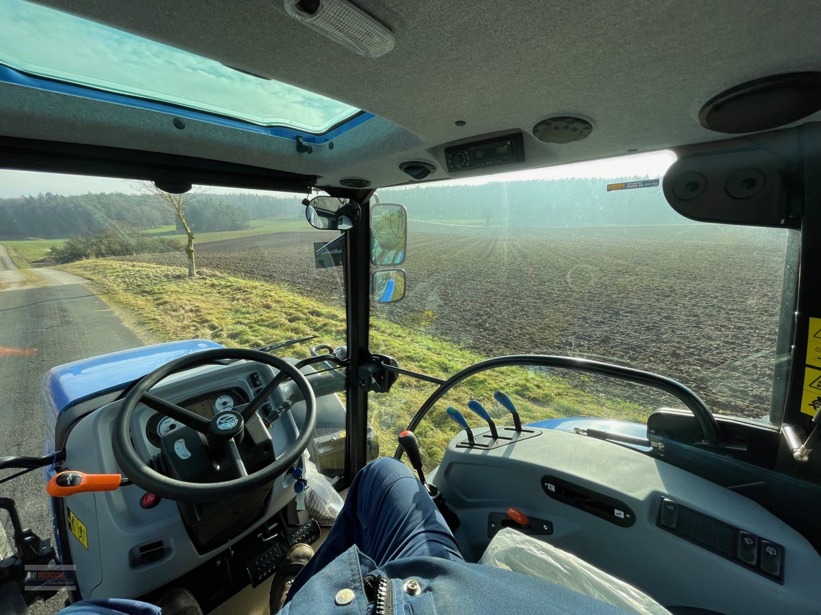 Traktor des Typs New Holland T5.90 S, Neumaschine in Lichtenfels (Bild 6)