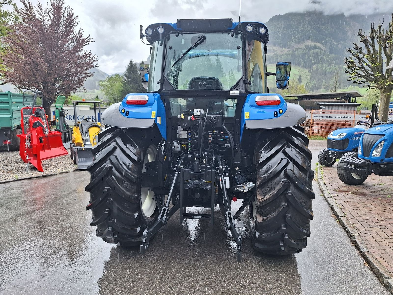 Traktor des Typs New Holland T5.90, Neumaschine in Burgkirchen (Bild 4)