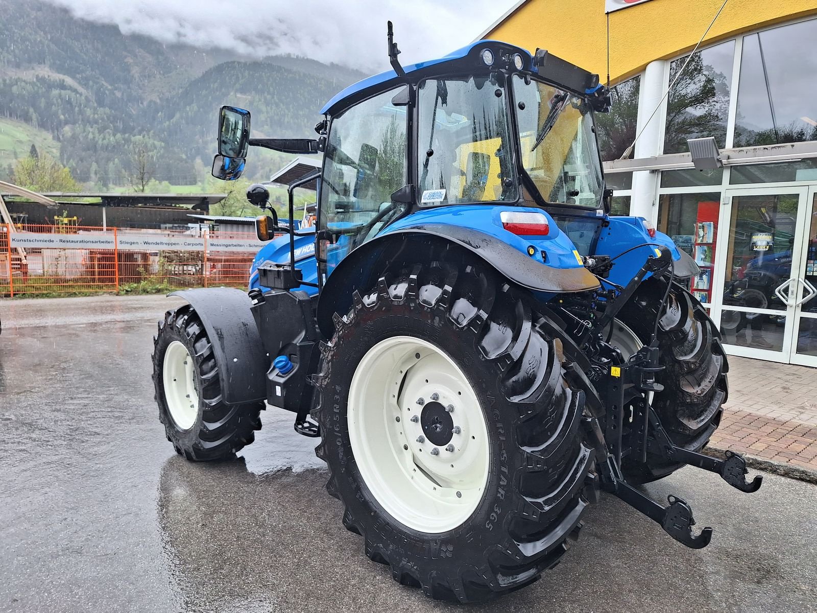 Traktor des Typs New Holland T5.90, Neumaschine in Burgkirchen (Bild 5)