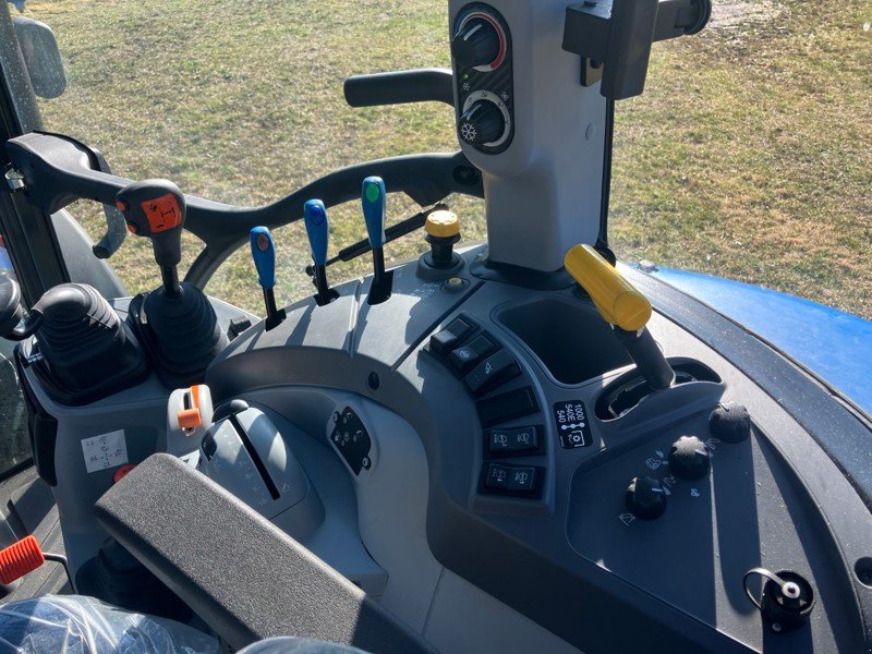 Traktor типа New Holland T5.90, Gebrauchtmaschine в Arbedo (Фотография 4)