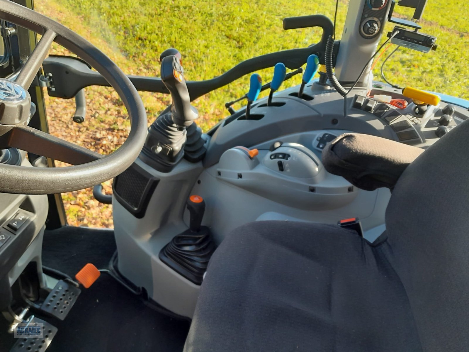 Traktor del tipo New Holland T5.90, Gebrauchtmaschine en Gerzen (Imagen 6)