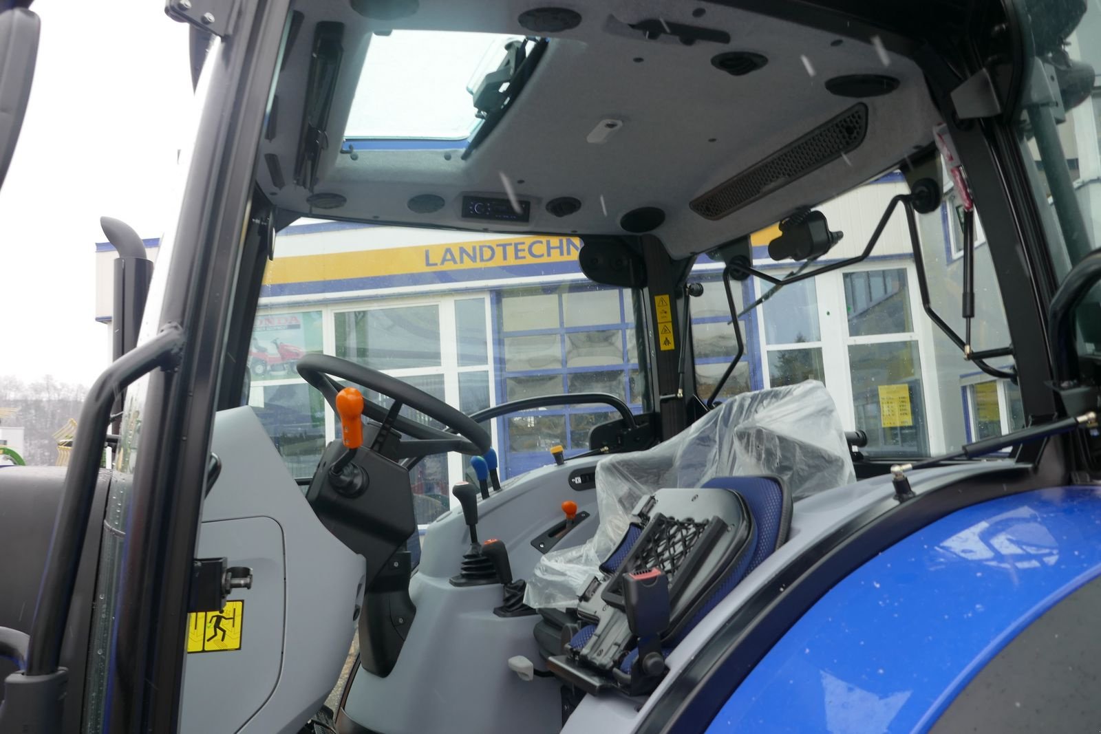 Traktor des Typs New Holland T5.90S Powershuttle, Gebrauchtmaschine in Villach (Bild 9)