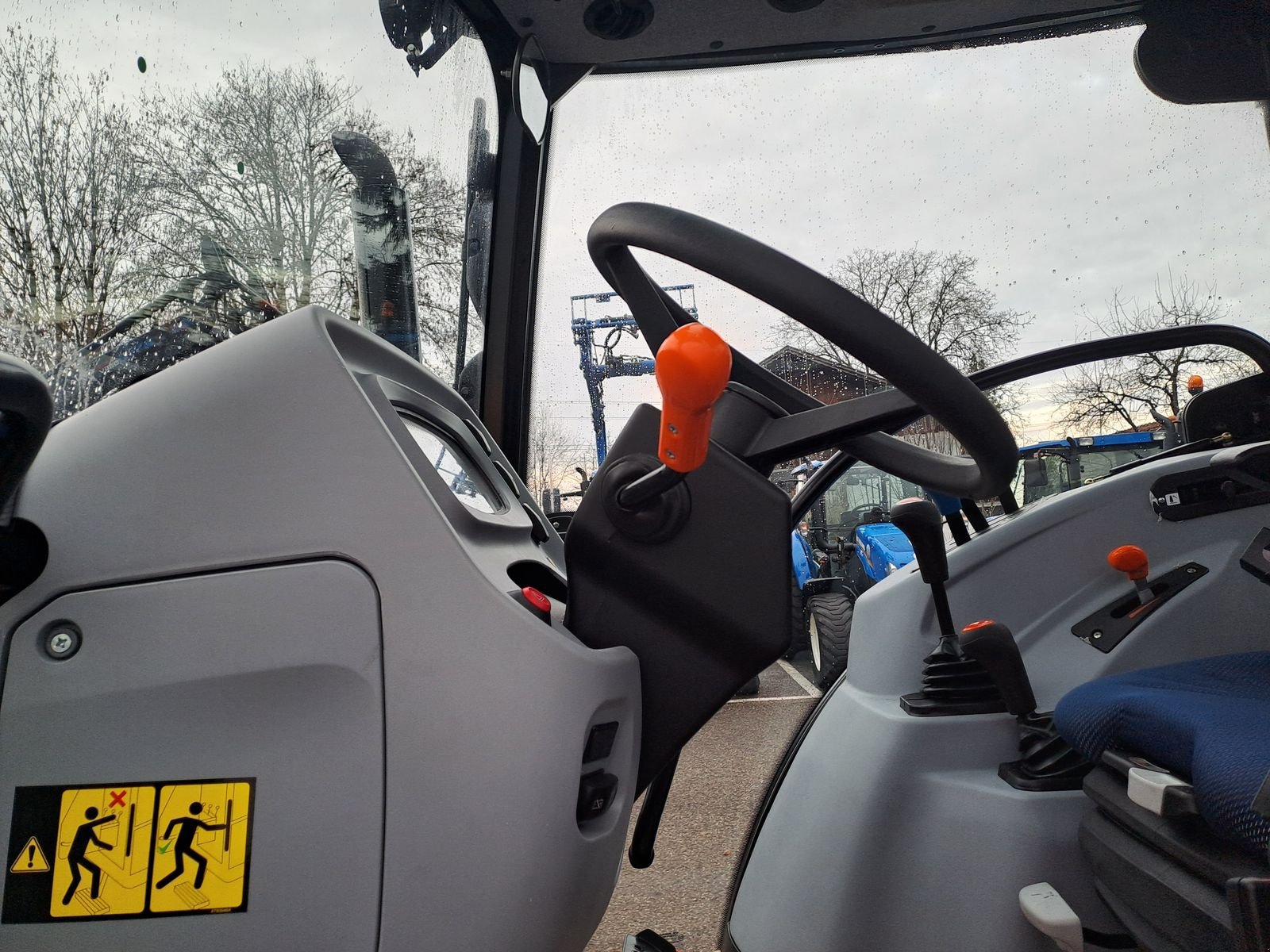 Traktor от тип New Holland T5.90S Synchro Shuttle, Neumaschine в Burgkirchen (Снимка 22)