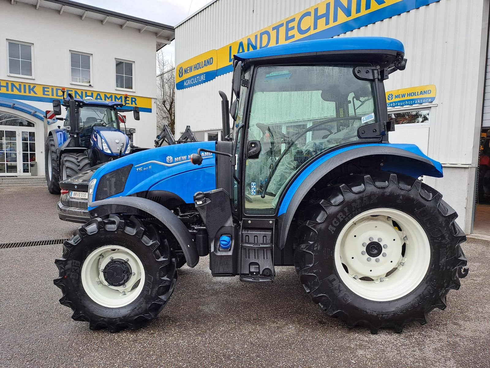 Traktor от тип New Holland T5.90S Synchro Shuttle, Neumaschine в Burgkirchen (Снимка 10)