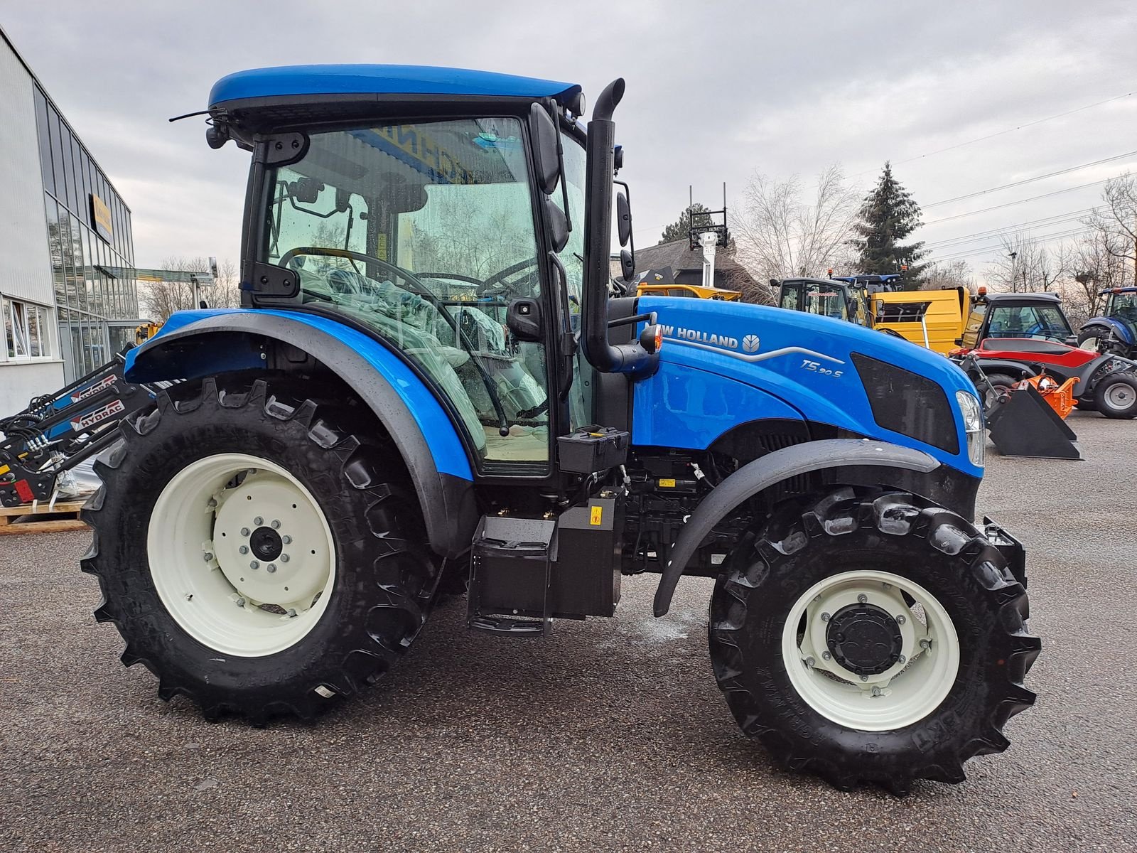 Traktor от тип New Holland T5.90S Synchro Shuttle, Neumaschine в Burgkirchen (Снимка 4)