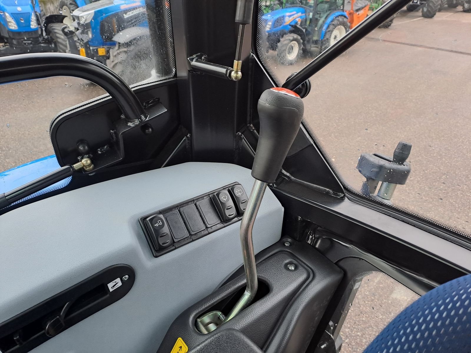 Traktor от тип New Holland T5.90S Synchro Shuttle, Neumaschine в Burgkirchen (Снимка 19)