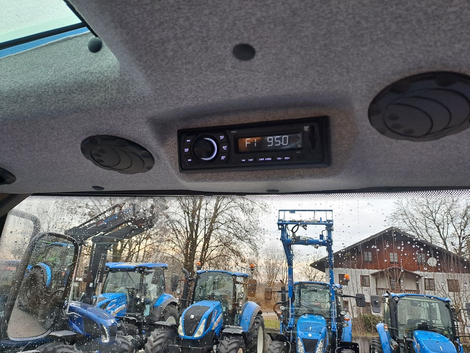 Traktor от тип New Holland T5.90S Synchro Shuttle, Neumaschine в Burgkirchen (Снимка 15)