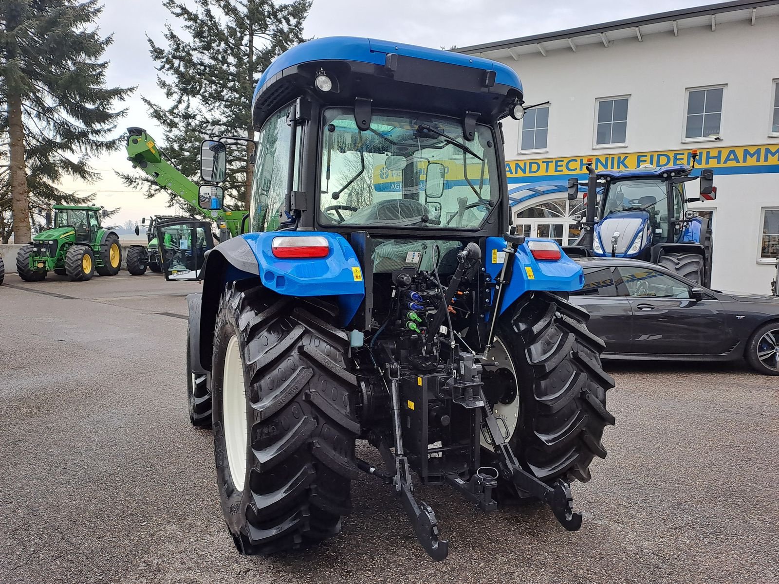 Traktor от тип New Holland T5.90S Synchro Shuttle, Neumaschine в Burgkirchen (Снимка 8)