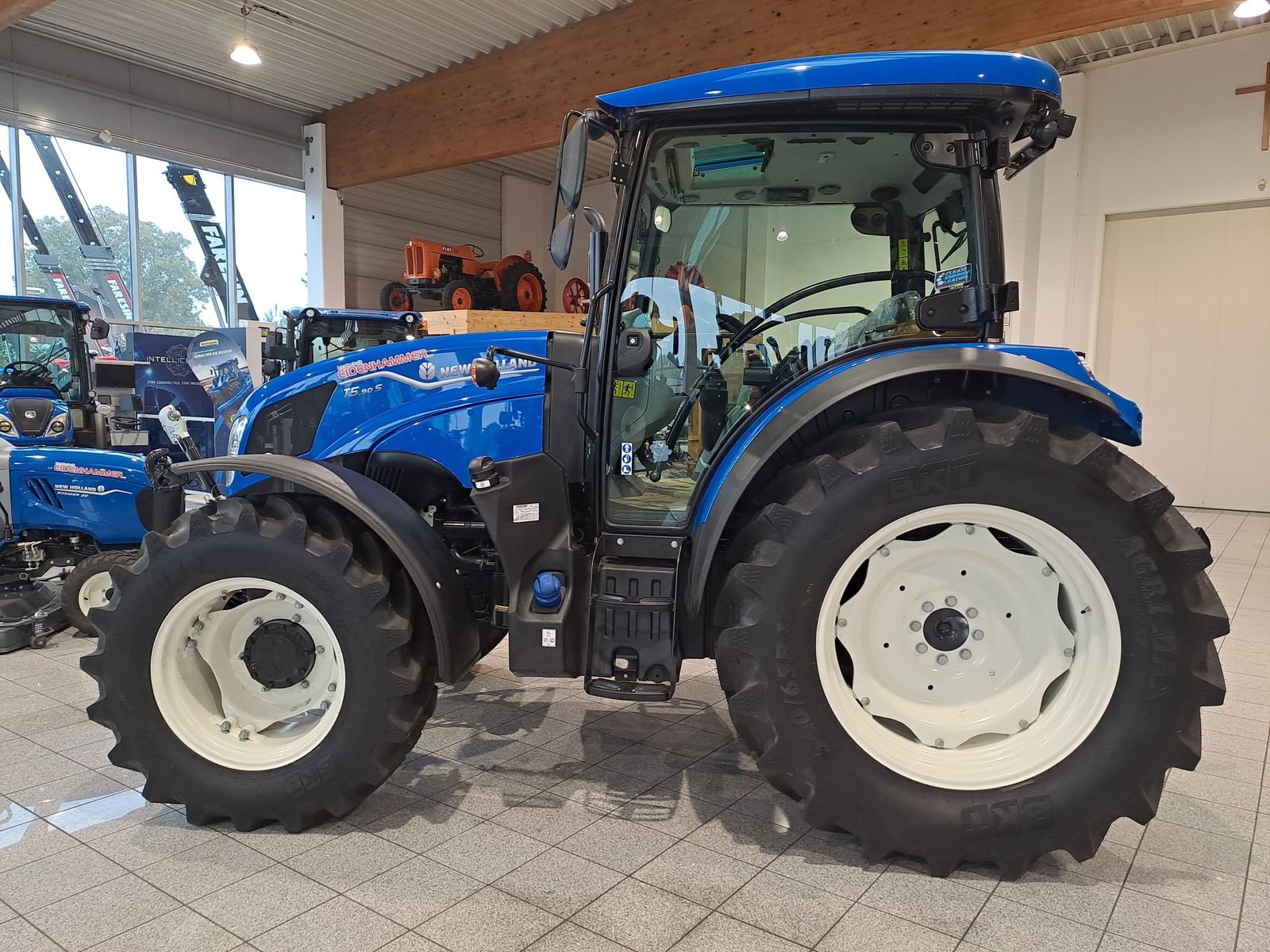 Traktor του τύπου New Holland T5.90S Synchro Shuttle, Neumaschine σε Burgkirchen (Φωτογραφία 4)