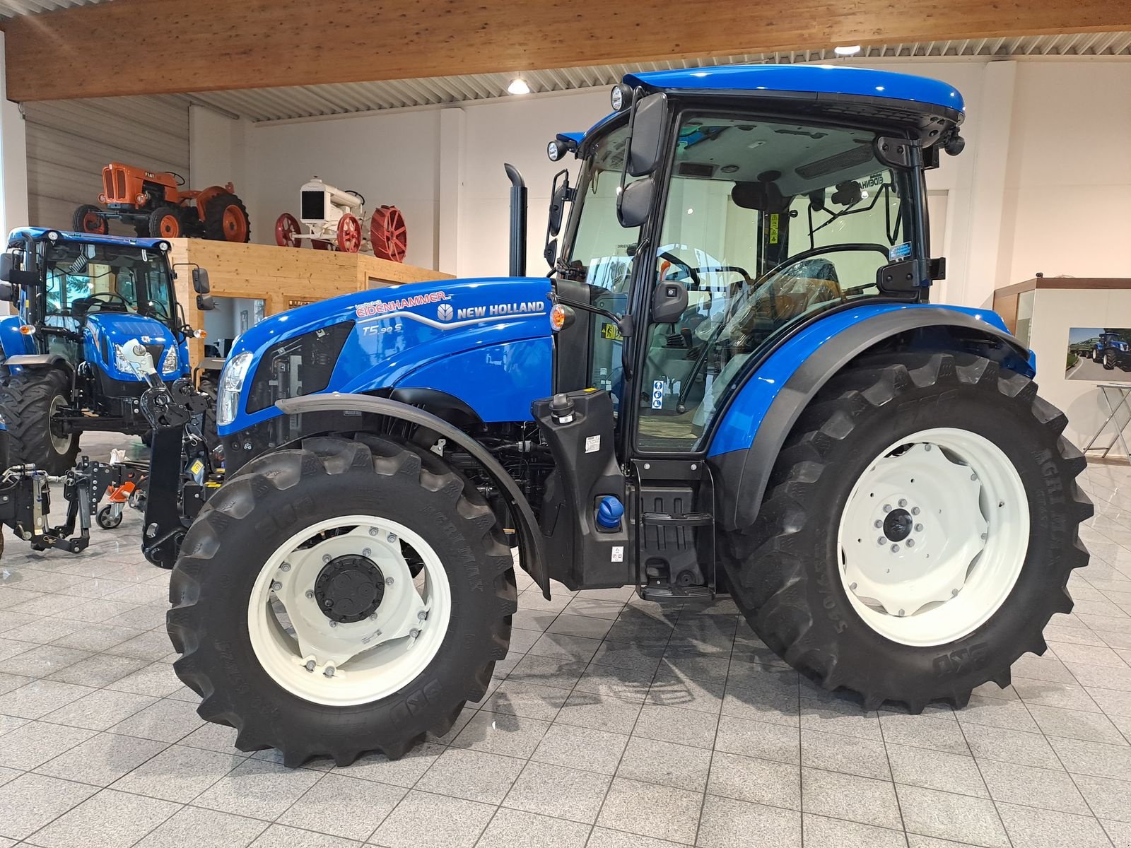 Traktor του τύπου New Holland T5.90S Synchro Shuttle, Neumaschine σε Burgkirchen (Φωτογραφία 3)