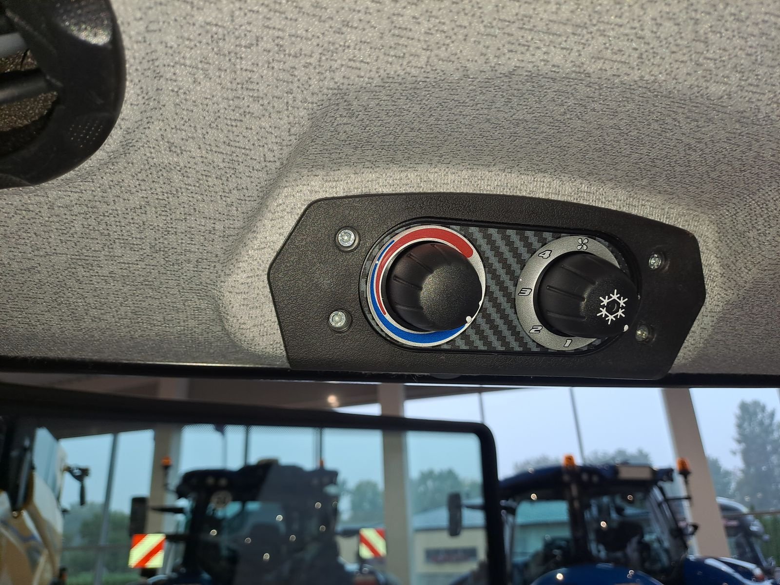 Traktor του τύπου New Holland T5.90S Synchro Shuttle, Neumaschine σε Burgkirchen (Φωτογραφία 15)