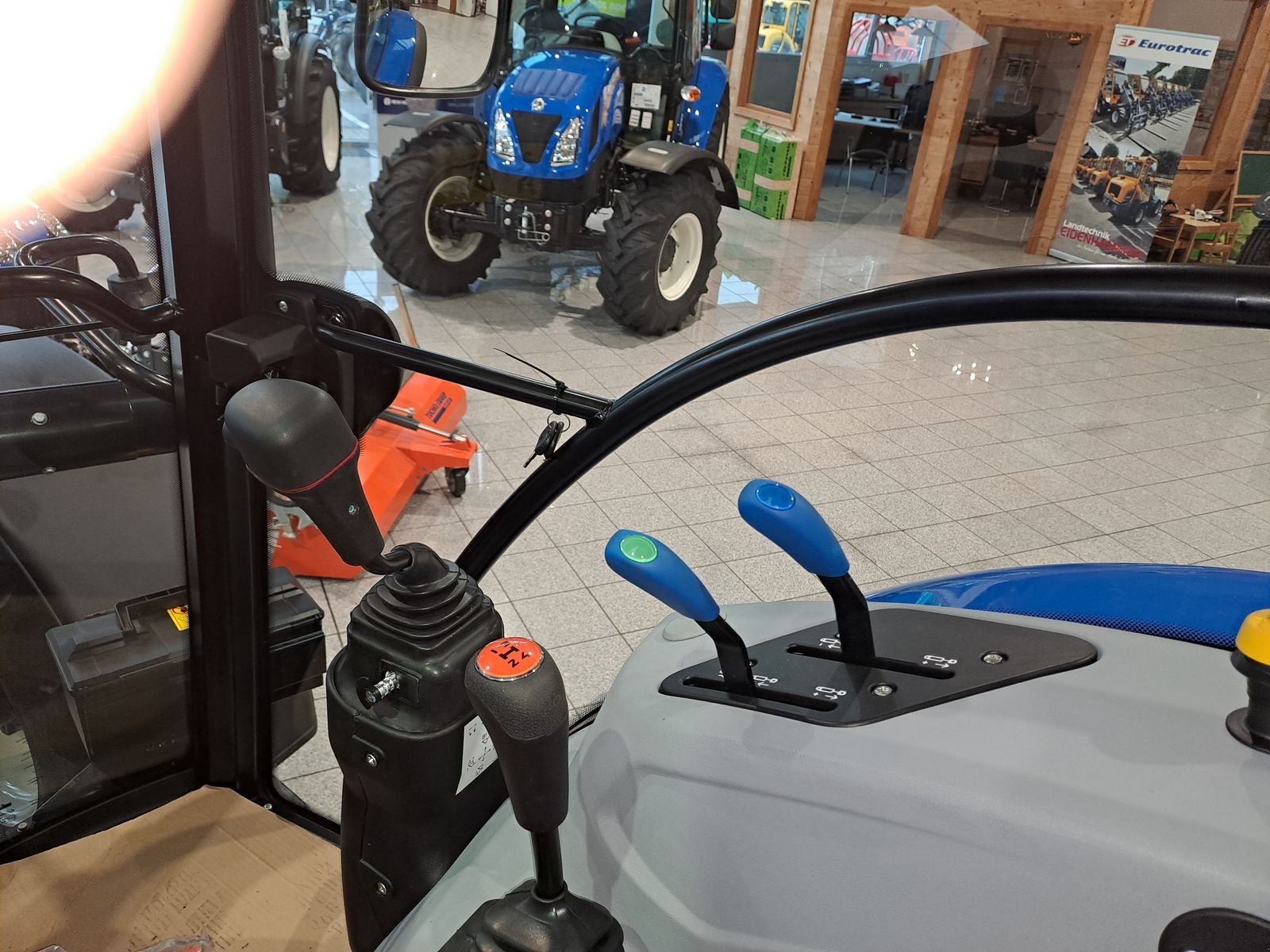 Traktor του τύπου New Holland T5.90S Synchro Shuttle, Neumaschine σε Burgkirchen (Φωτογραφία 18)