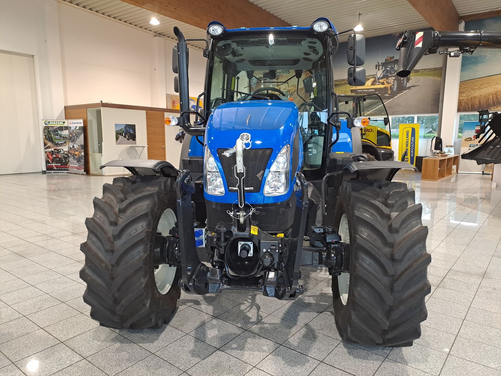 Traktor του τύπου New Holland T5.90S Synchro Shuttle, Neumaschine σε Burgkirchen (Φωτογραφία 2)