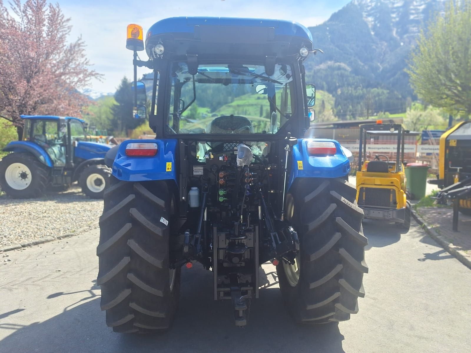 Traktor du type New Holland T5.90S Synchro Shuttle, Gebrauchtmaschine en Burgkirchen (Photo 7)