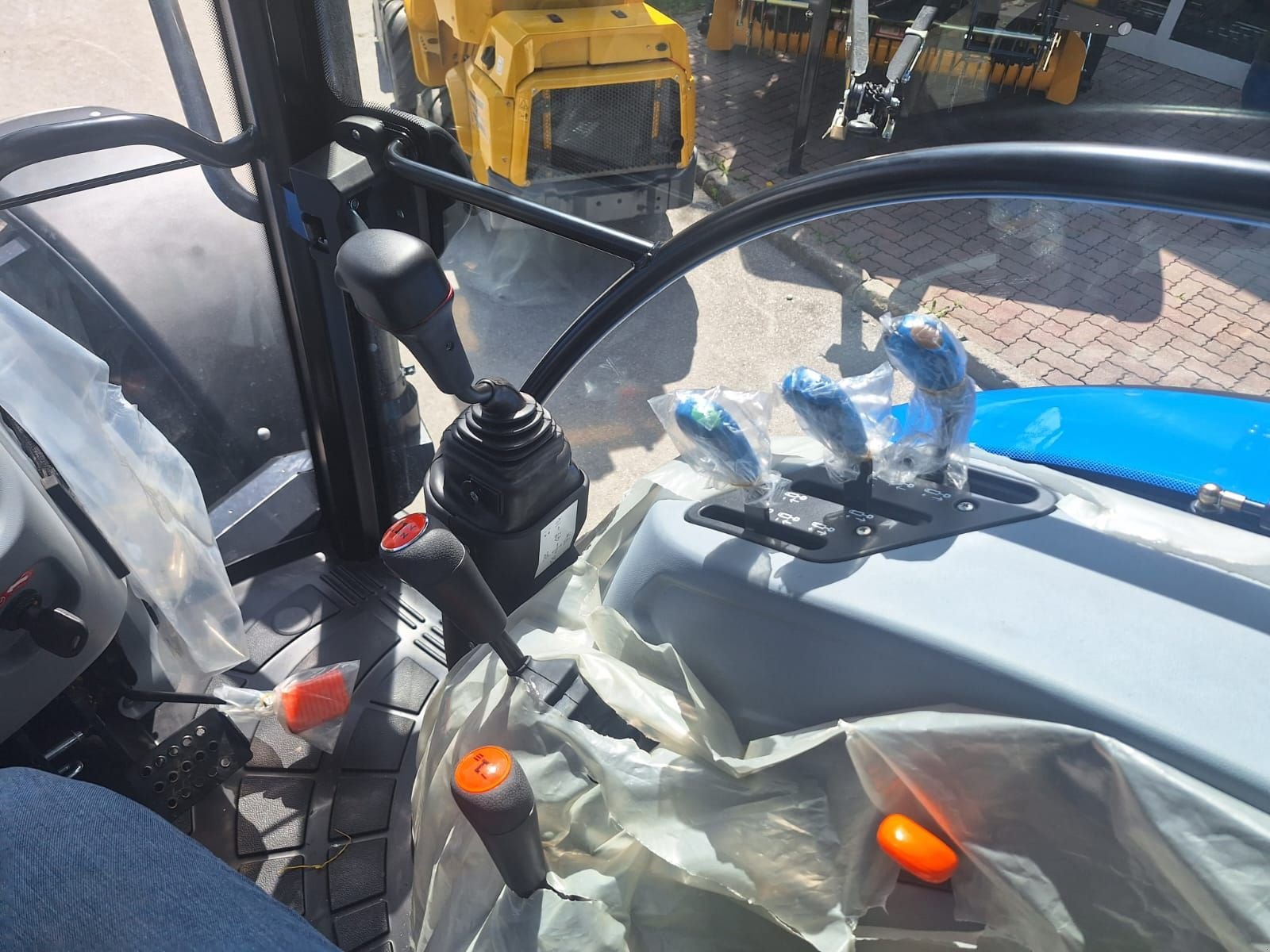 Traktor du type New Holland T5.90S Synchro Shuttle, Gebrauchtmaschine en Burgkirchen (Photo 8)