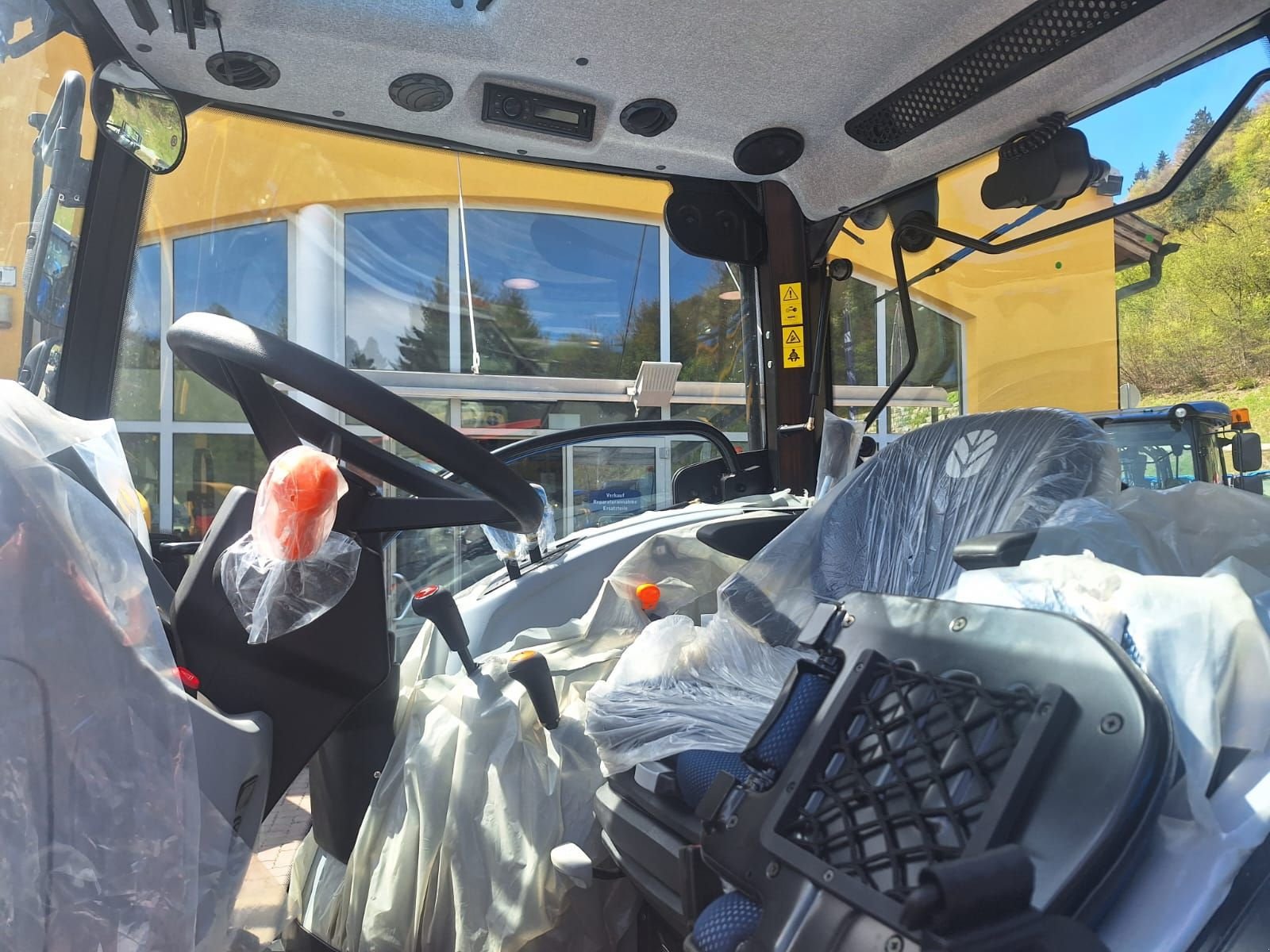 Traktor du type New Holland T5.90S Synchro Shuttle, Gebrauchtmaschine en Burgkirchen (Photo 5)