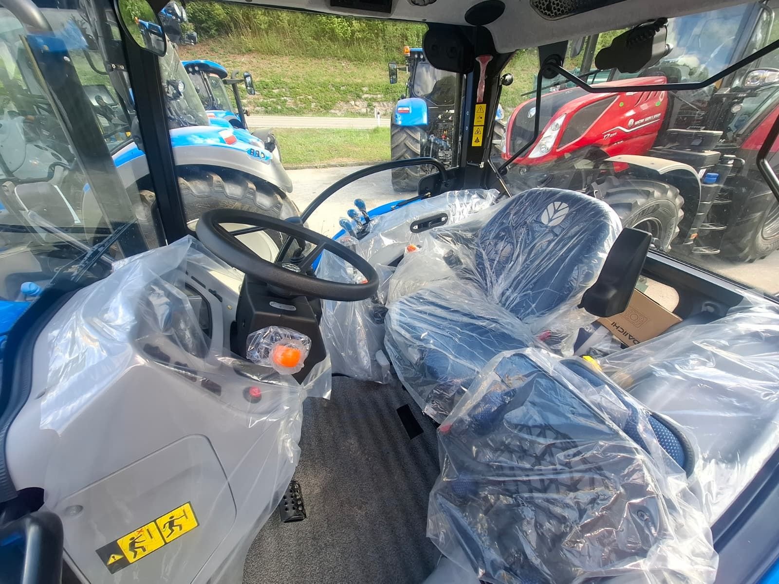 Traktor типа New Holland T5.90S Synchro Shuttle, Gebrauchtmaschine в Burgkirchen (Фотография 10)