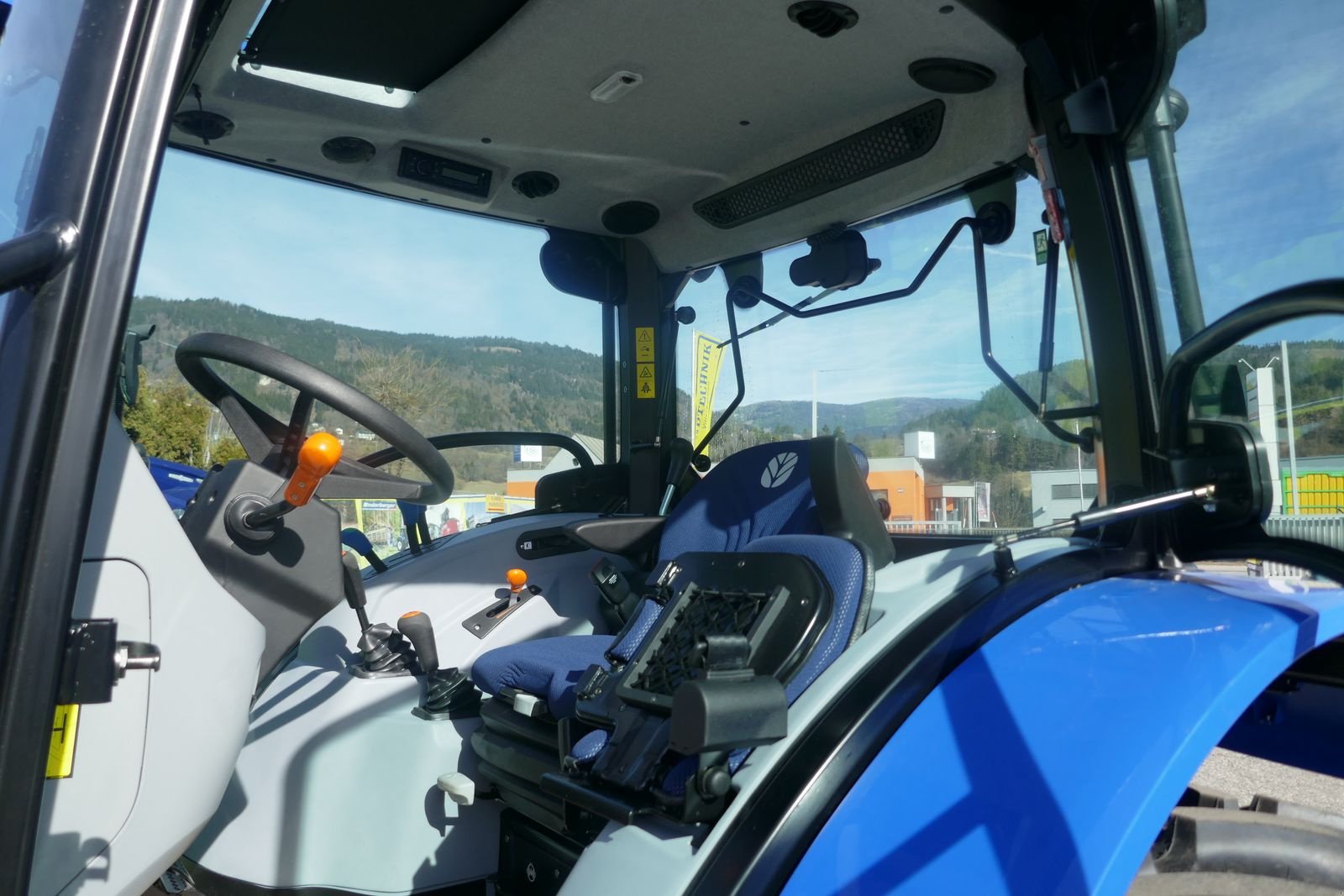 Traktor typu New Holland T5.90S Synchro Shuttle, Gebrauchtmaschine v Villach (Obrázek 11)