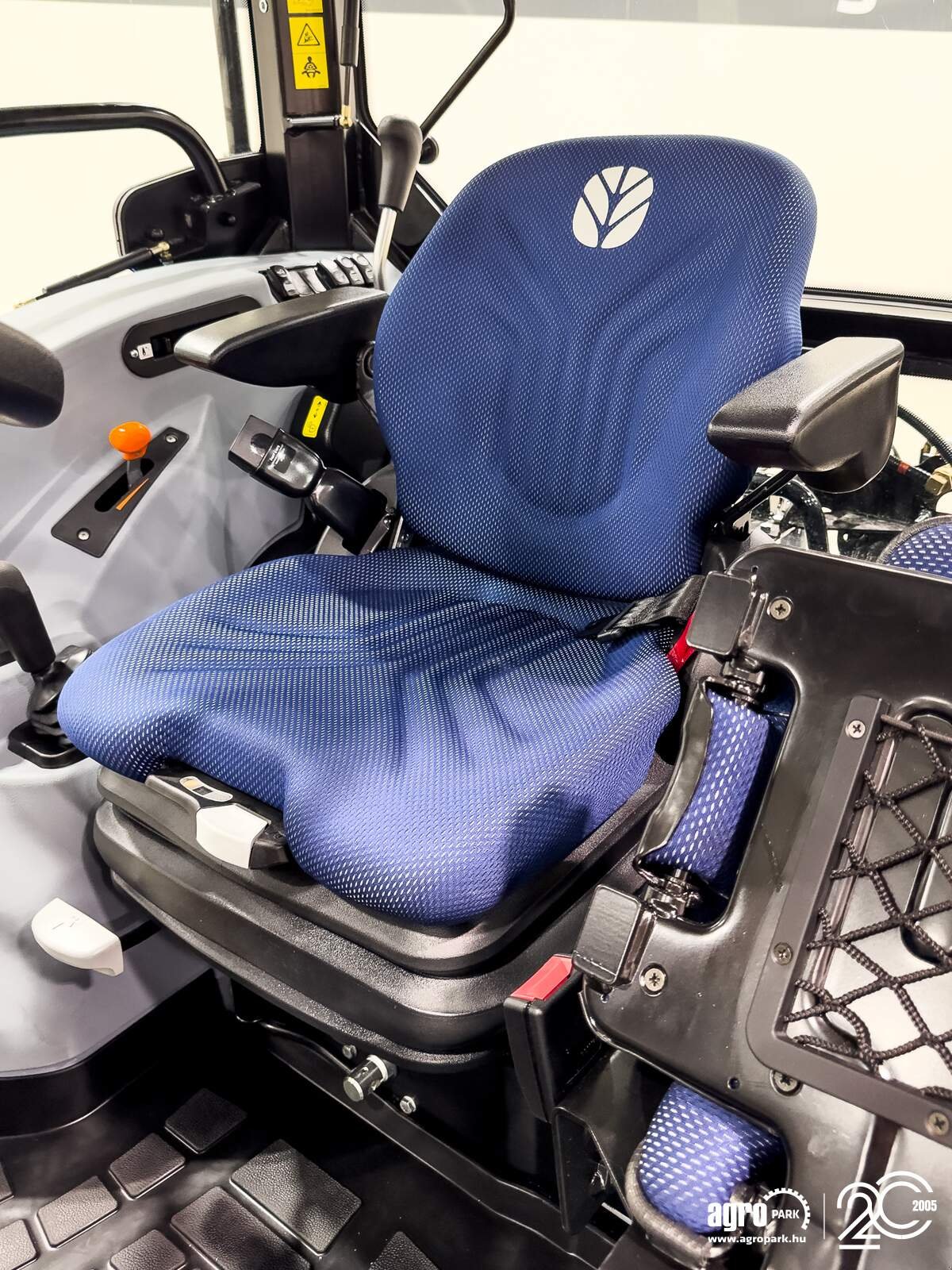 Traktor des Typs New Holland T5.90S tractor, UNUSED, air seat, air brakes, Gebrauchtmaschine in Csengele (Bild 11)