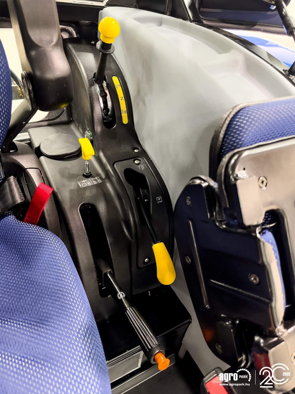 Traktor des Typs New Holland T5.90S tractor, UNUSED, air seat, air brakes, Gebrauchtmaschine in Csengele (Bild 12)